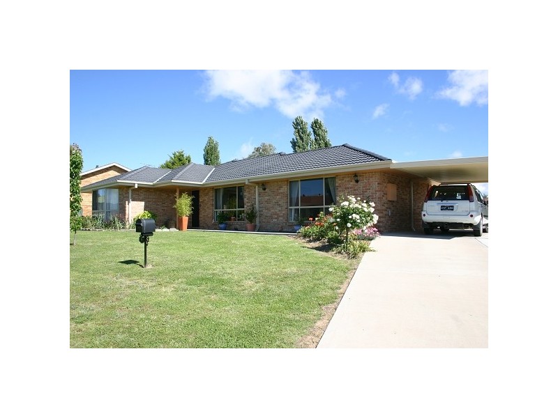 9 Alahna Drive, Armidale NSW 2350