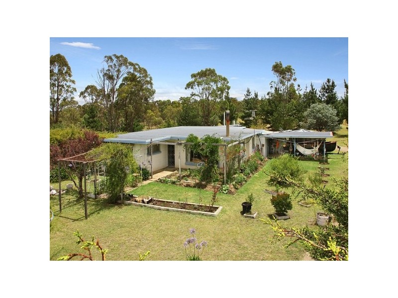 209 Clarks Road, Armidale NSW 2350