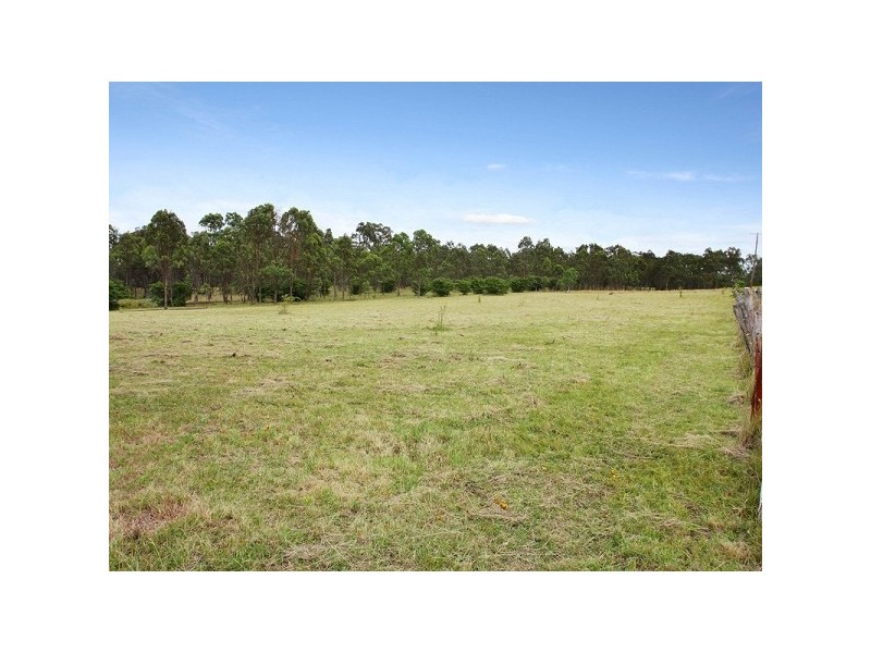 209 Clarks Road, Armidale NSW 2350