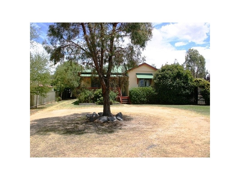 18 Samuelson Crescent, Armidale NSW 2350