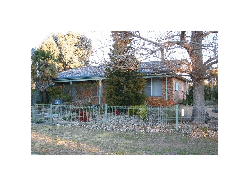 2 BOWER PLACE, Armidale NSW 2350