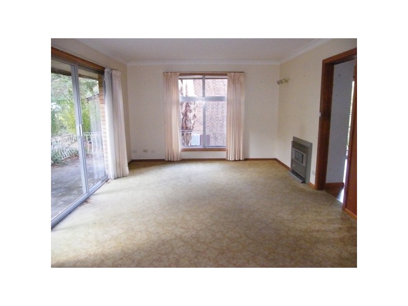 16 Campion Parade, Armidale NSW 2350