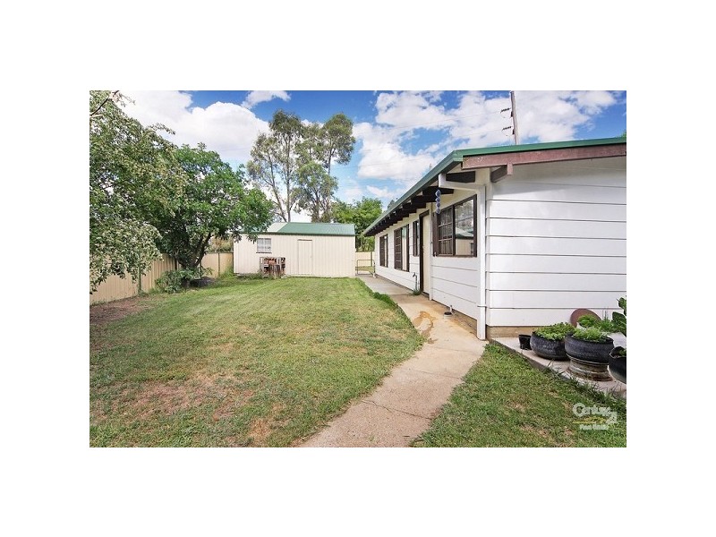 1 Bishop Crescent, Armidale NSW 2350