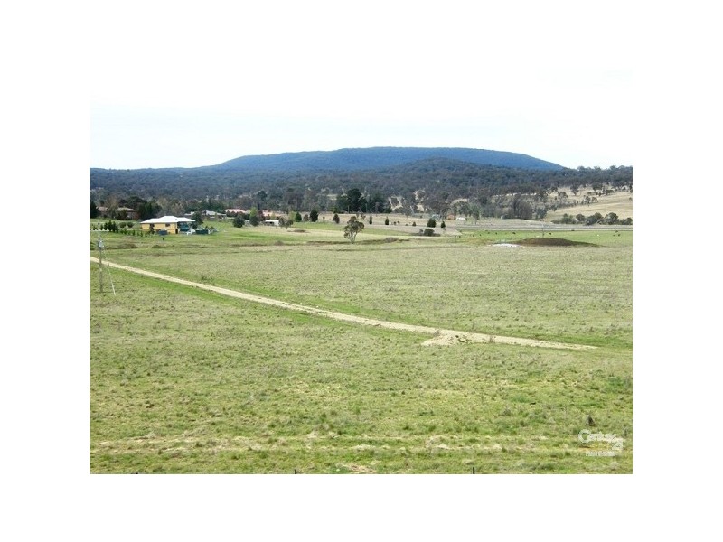 25 Meadow Road, Armidale NSW 2350