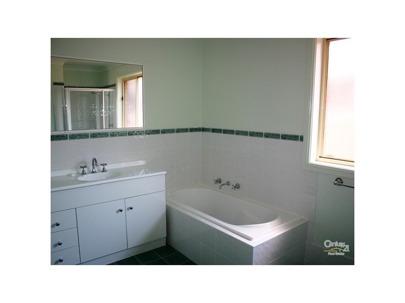 2/2 Conningdale Crescent, Armidale NSW 2350
