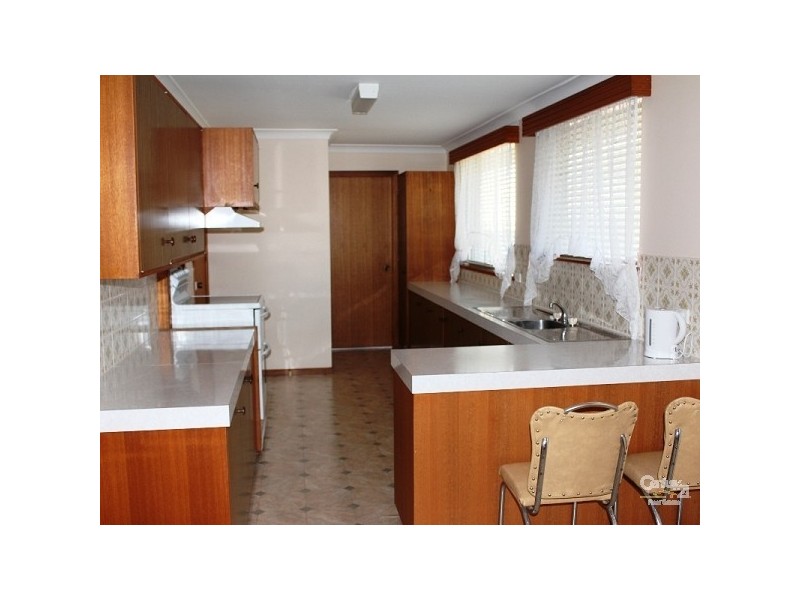 11 McMahon Street, Uralla NSW 2358