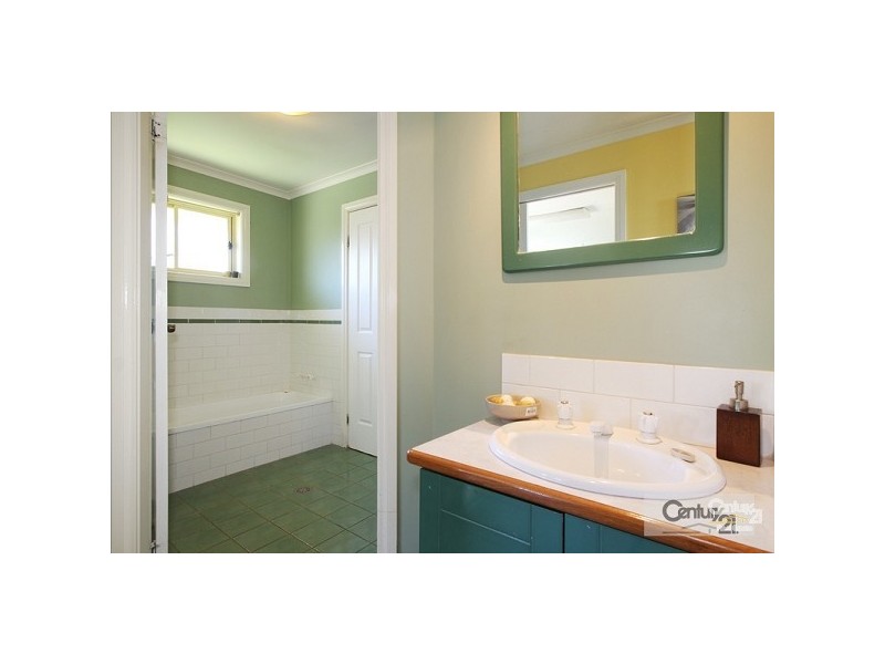 8 Erin Court, Armidale NSW 2350