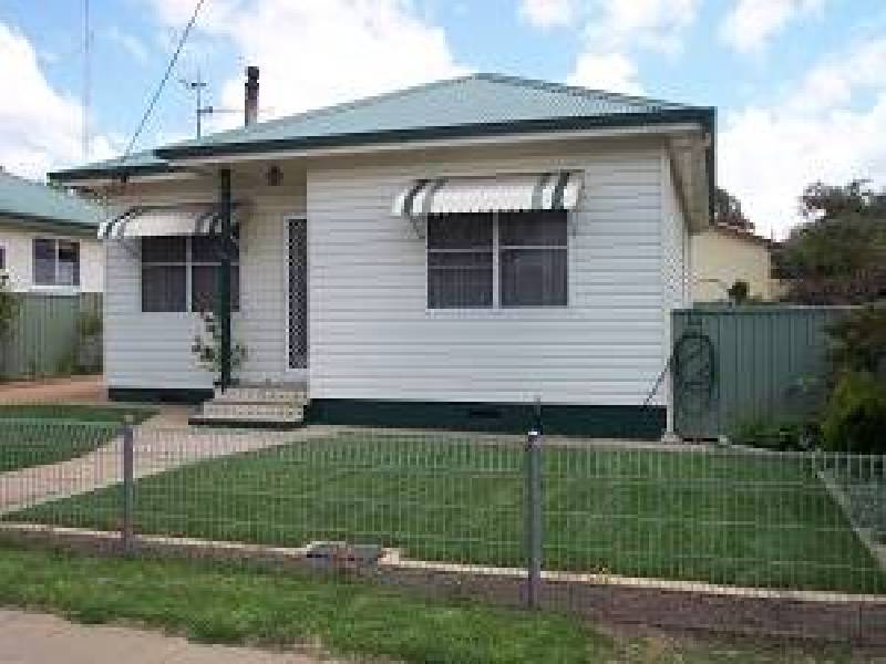 118 MARKHAM STREET, Armidale NSW 2350