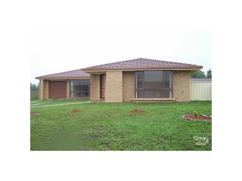 8 CONNINGDALE CRESCENT, Armidale NSW 2350