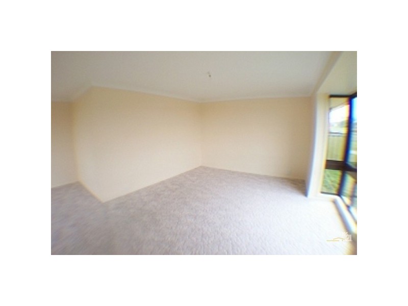 8 CONNINGDALE CRESCENT, Armidale NSW 2350