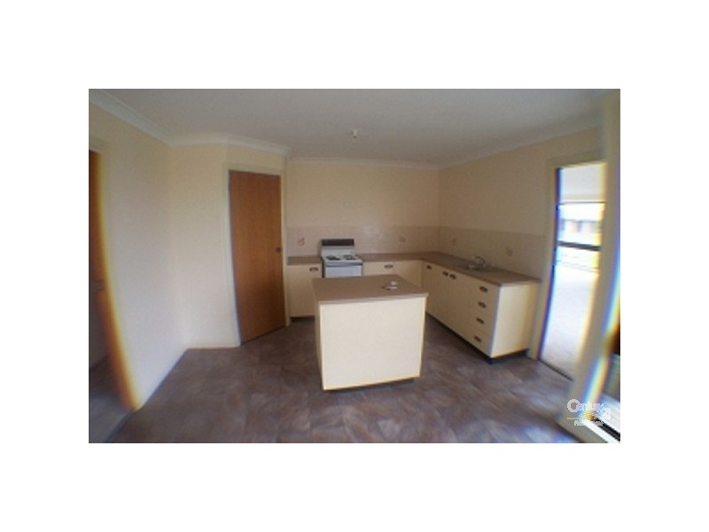 8 CONNINGDALE CRESCENT, Armidale NSW 2350