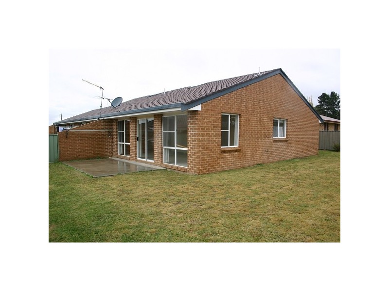 2/6 POINTSFIELD PLACE, Armidale NSW 2350