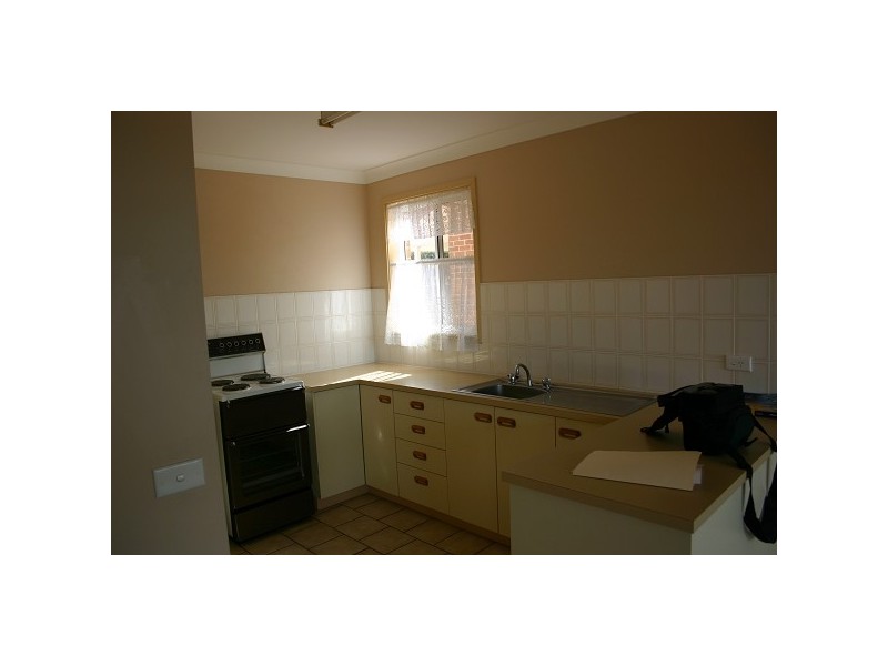 2/5 KILCOY CLOSE, Armidale NSW 2350