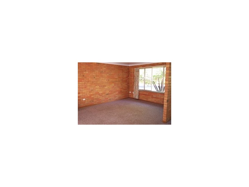 2/2 CYNTHIA CRESCENT, Armidale NSW 2350