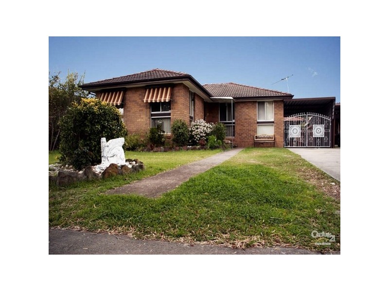 26 Barker St, Bossley Park NSW 2176