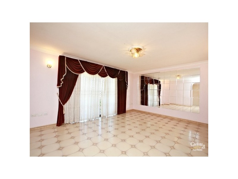 35 Parkhill Ave, Leumeah NSW 2560