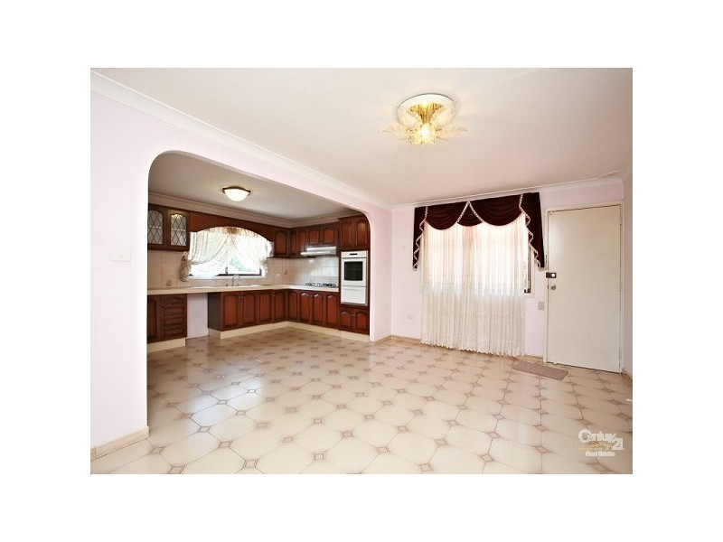35 Parkhill Ave, Leumeah NSW 2560