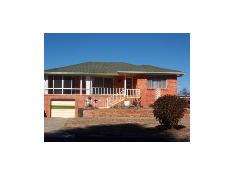 35 Cross Street, Glen Innes NSW 2370