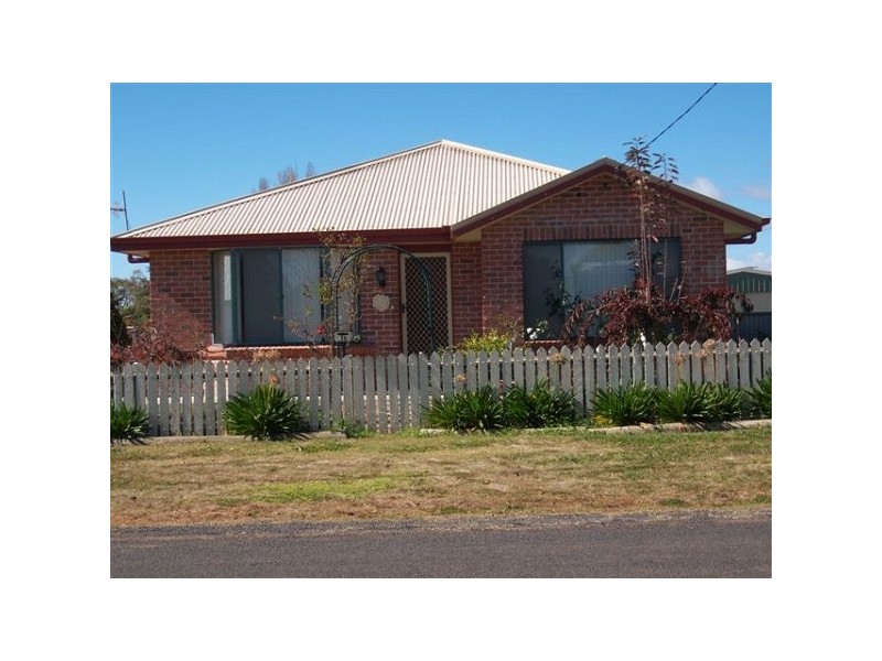 15 Railway Street, Glen Innes NSW 2370