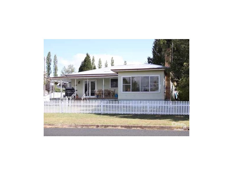 9 Hilton Street, Glen Innes NSW 2370