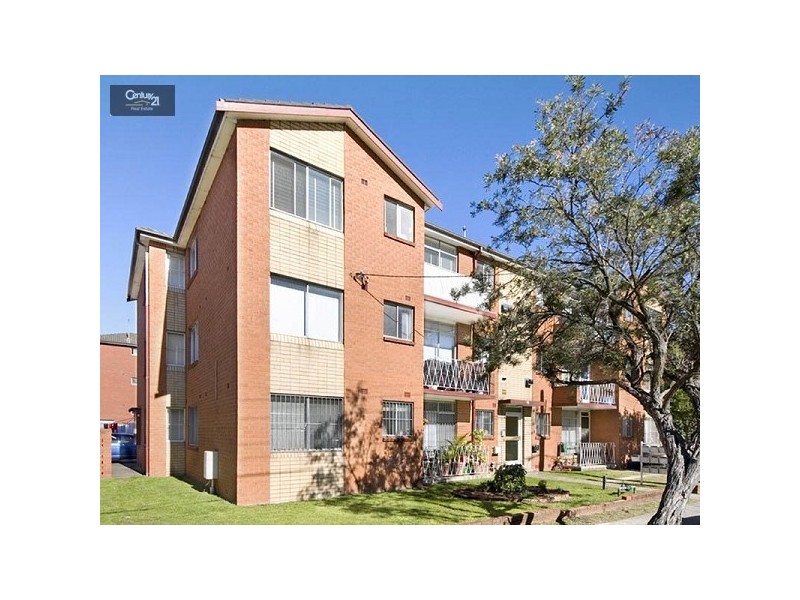 2/16 BARBER AVENUE, Eastlakes NSW 2018