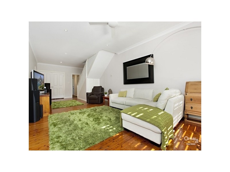 87 Macquarie St, Chifley NSW 2036