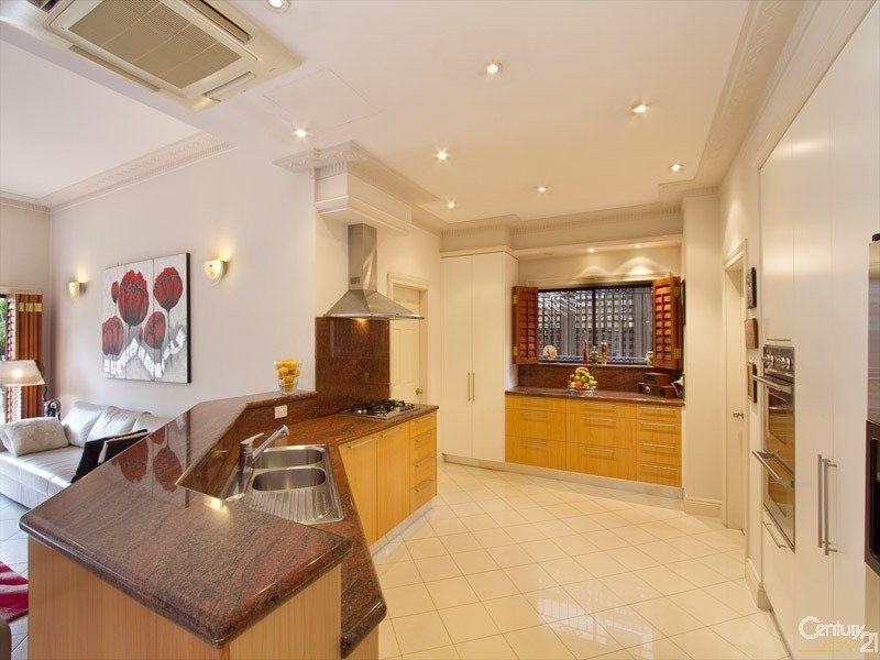 11 Edgecliffe Avenue, South Coogee NSW 2034