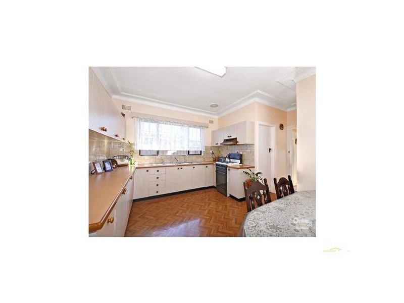 31 Robinson Street, Eastlakes NSW 2018