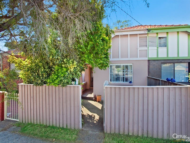 4 Universal Street, Eastlakes NSW 2018