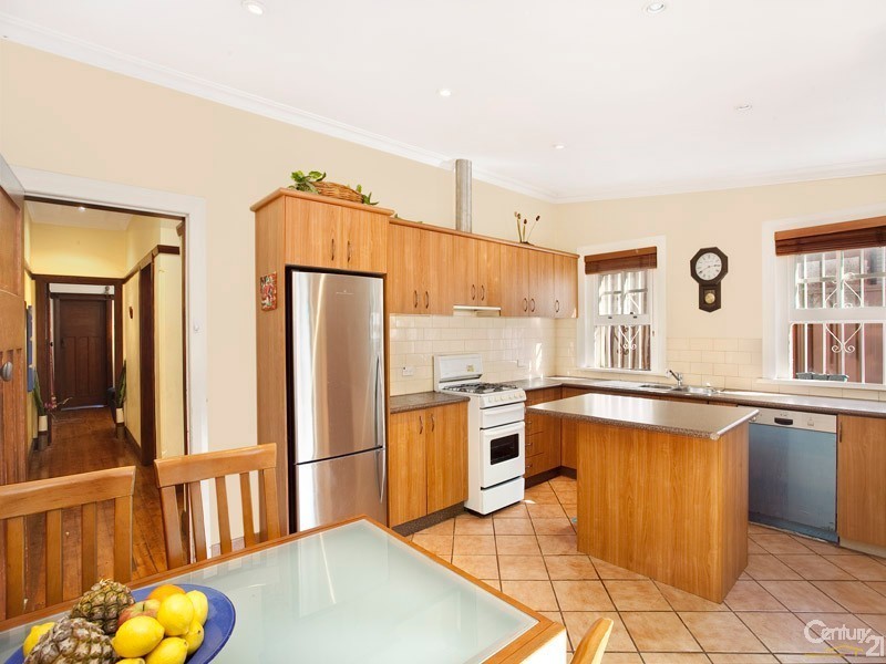 4 Universal Street, Eastlakes NSW 2018