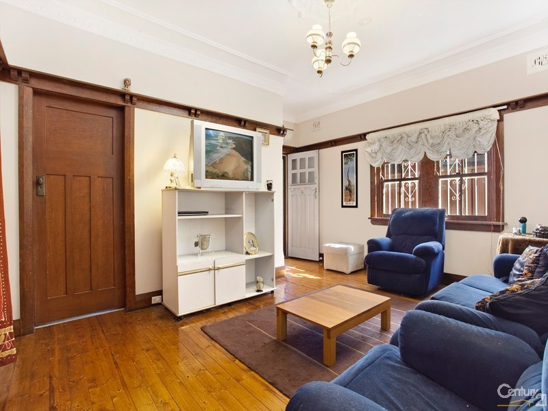 4 Universal Street, Eastlakes NSW 2018