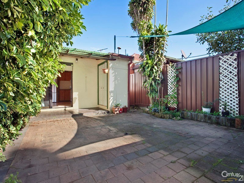 4 Universal Street, Eastlakes NSW 2018