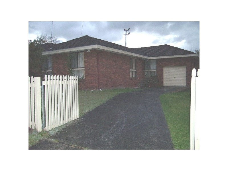 6 Beaumont Ave, Wyoming NSW 2250