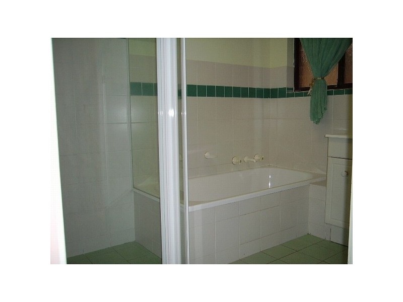 6 Beaumont Ave, Wyoming NSW 2250