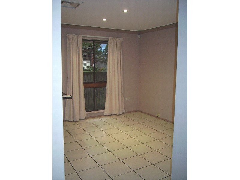 6 Beaumont Ave, Wyoming NSW 2250