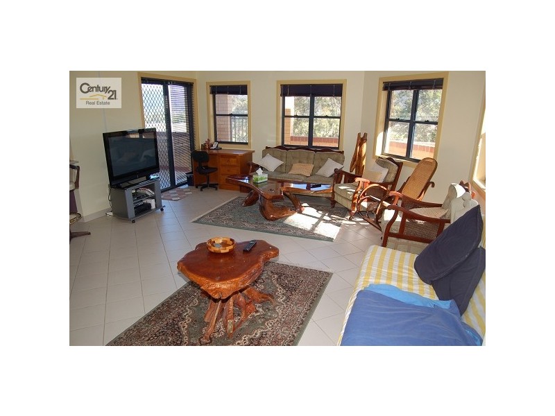 37 Young St, Gosford NSW 2250