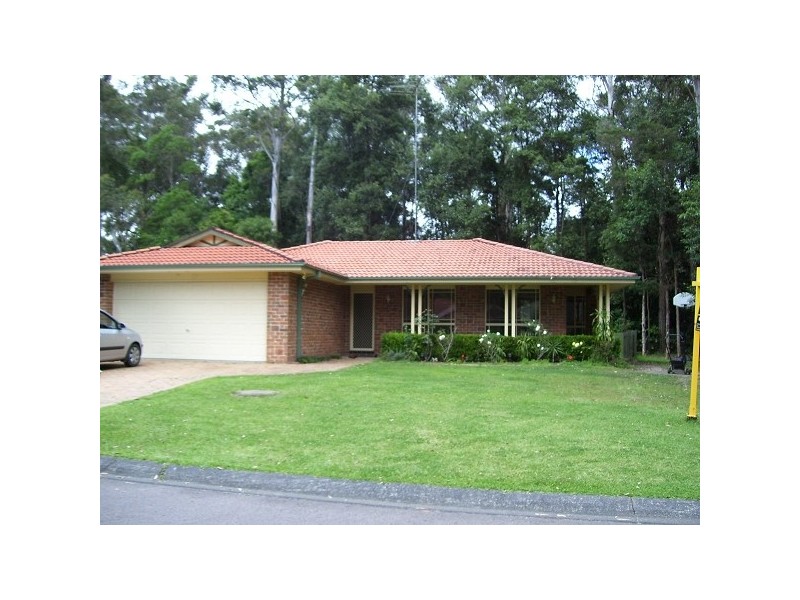 9 Legge Pl, Green Point NSW 2251