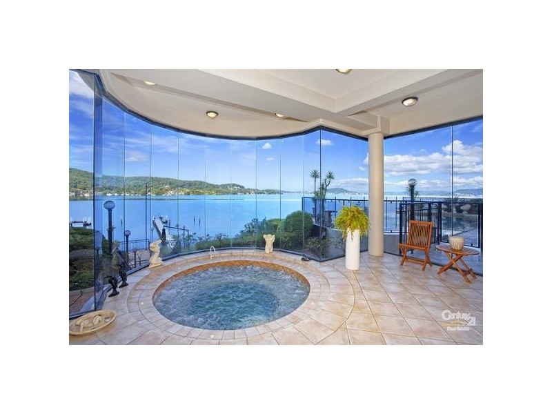 41 Caroline Street, East Gosford NSW 2250