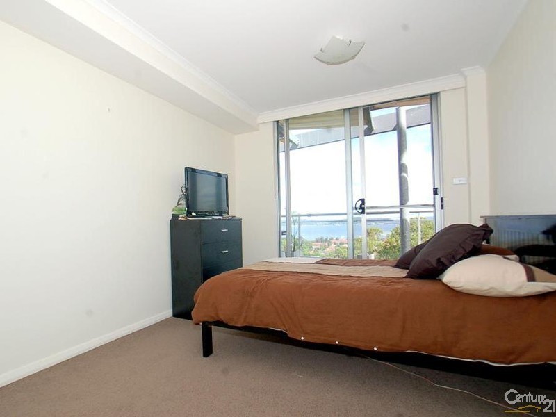 172/80 John Whiteway dr, Gosford NSW 2250