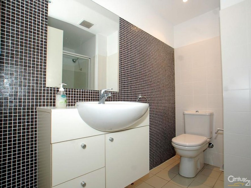 172/80 John Whiteway dr, Gosford NSW 2250