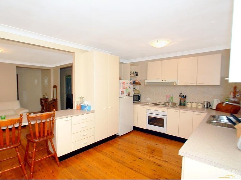 33 Chamberlain Road, Wyoming NSW 2250