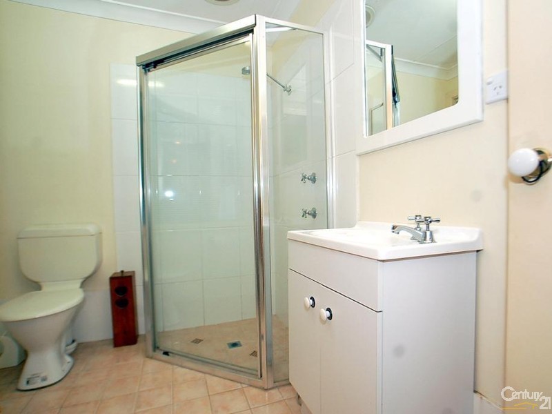 33 Chamberlain Road, Wyoming NSW 2250