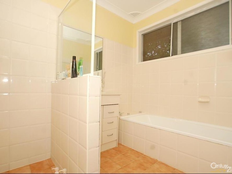 33 Chamberlain Road, Wyoming NSW 2250