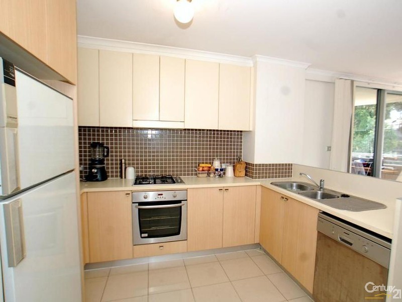 121/80 John Whiteway dr, Gosford NSW 2250