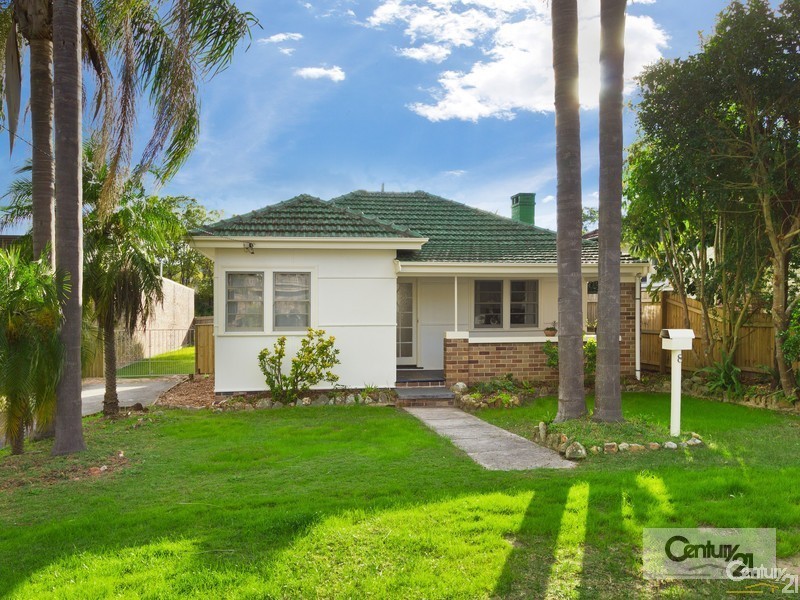 8 Moore st, West Gosford NSW 2250