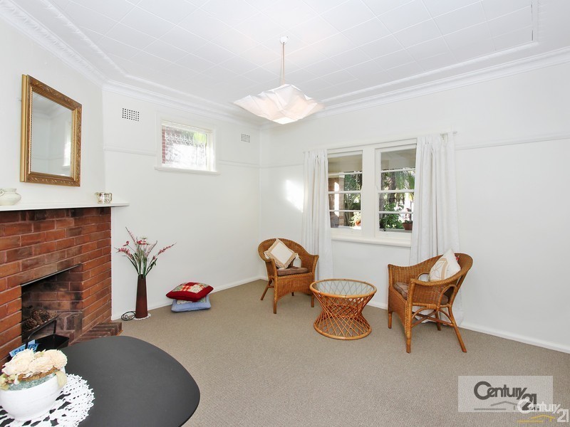 8 Moore st, West Gosford NSW 2250