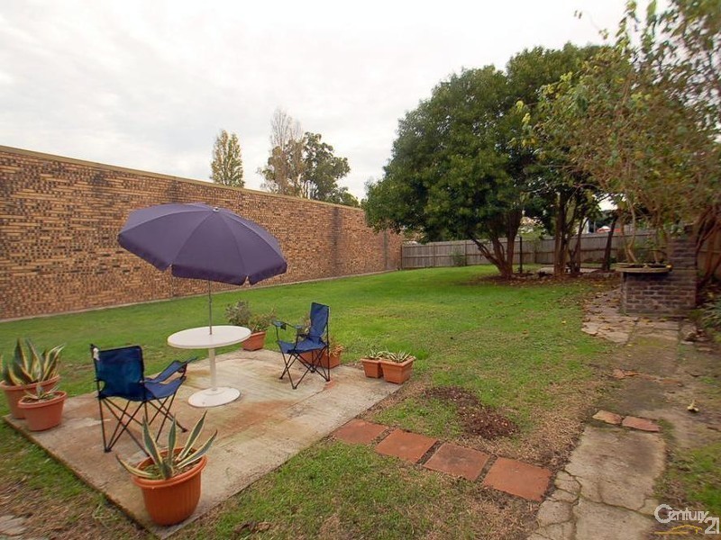 8 Moore st, West Gosford NSW 2250