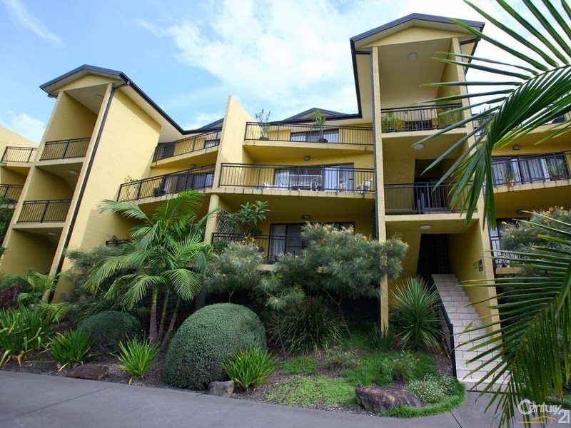 13/2 Adcock Avenue, West Gosford NSW 2250