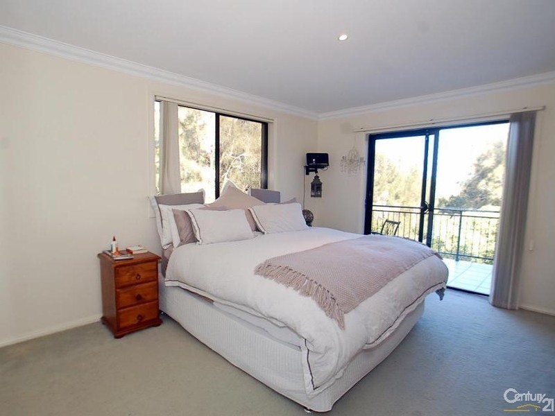 13/2 Adcock Avenue, West Gosford NSW 2250