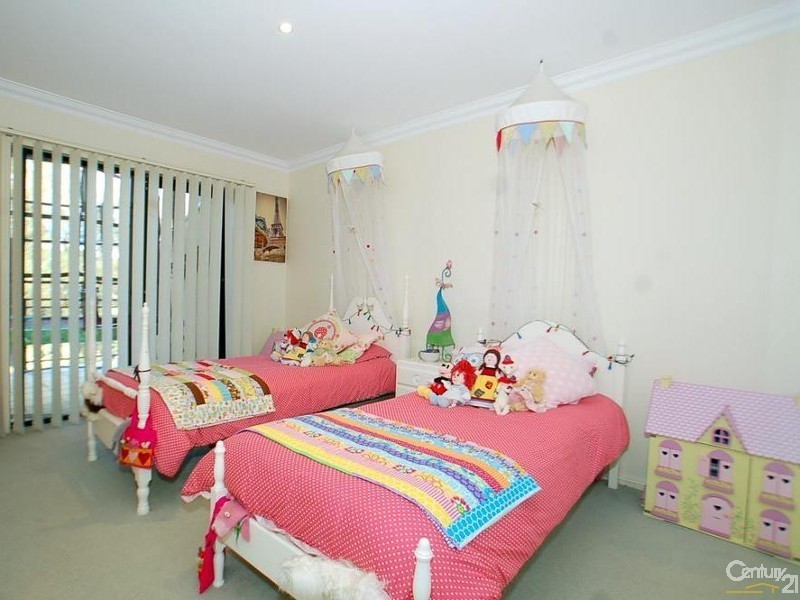 13/2 Adcock Avenue, West Gosford NSW 2250